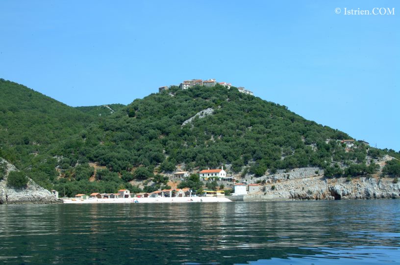 Beli und Strand vom Meer aufgenomen - Cres - Kroatien